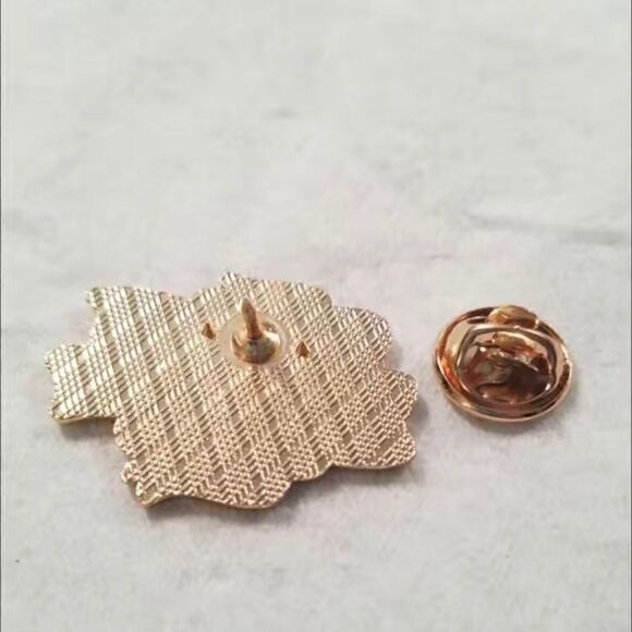 Raven with moon enamel pin - Picture 3 of 5